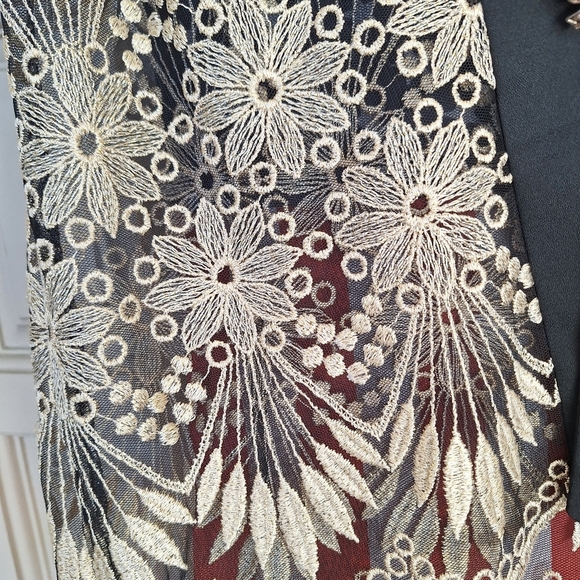 Sheena Party Top Brooch Clasp SzM Short Sleeves Gold Lace Black Collar Very Nice - Picture 6 of 7